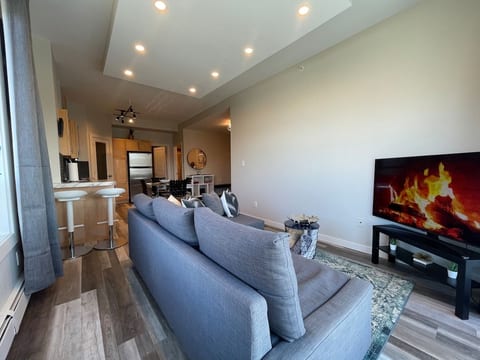 Sub Penthouse | Balcony | Parking | Gym | 940 Mbps image 3