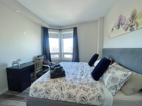 Beautiful Executive Suite,King Bed,Gym,UG Parking