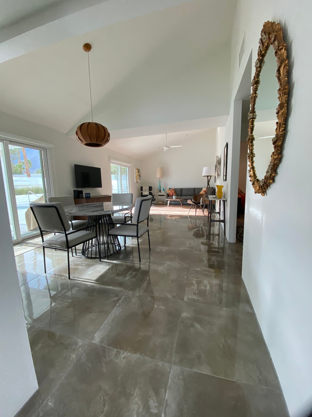 Open plan living/dining room