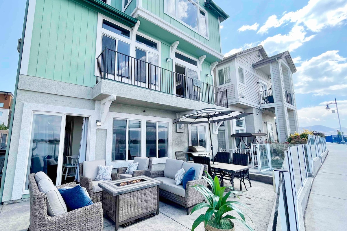 large-lake-home-with-stunning-views-sleeps-17/