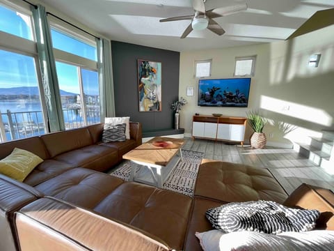 ️Large Lake Home with STUNNING VIEWS - Sleeps 17
