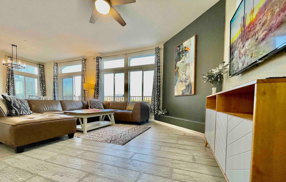 large-lake-home-with-stunning-views-sleeps-17/