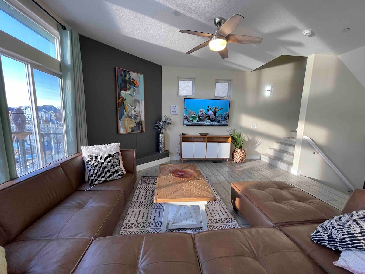 large-lake-home-with-stunning-views-sleeps-17/