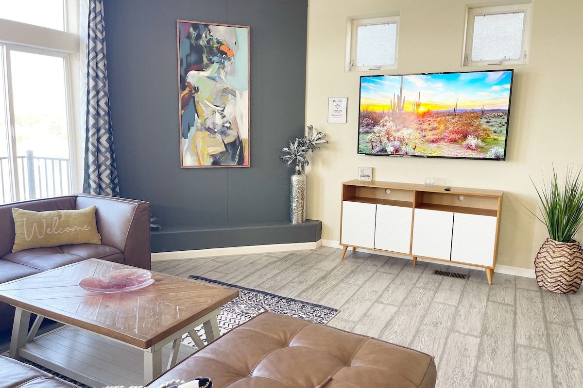 large-lake-home-with-stunning-views-sleeps-17/