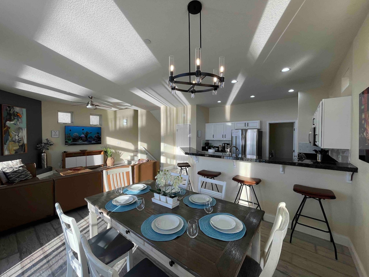 large-lake-home-with-stunning-views-sleeps-17/