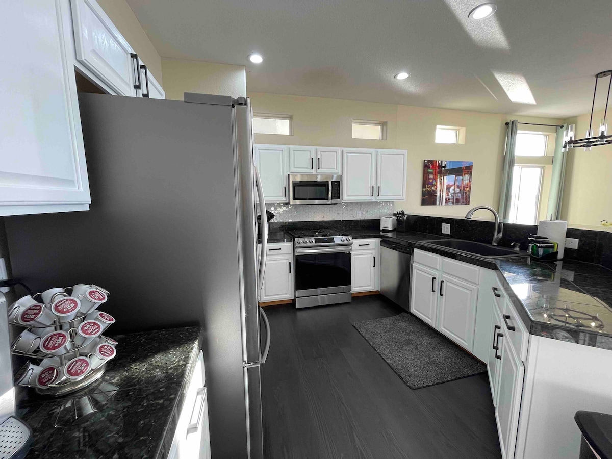 large-lake-home-with-stunning-views-sleeps-17/