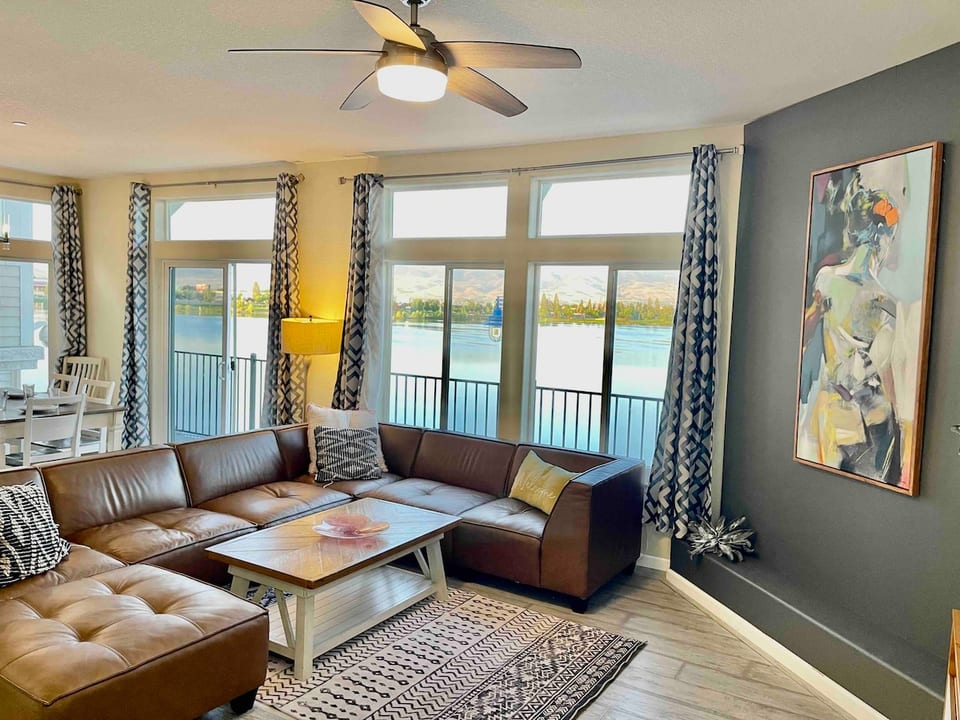 Large Lake Home with STUNNING VIEWS - Sleeps 16 image 1