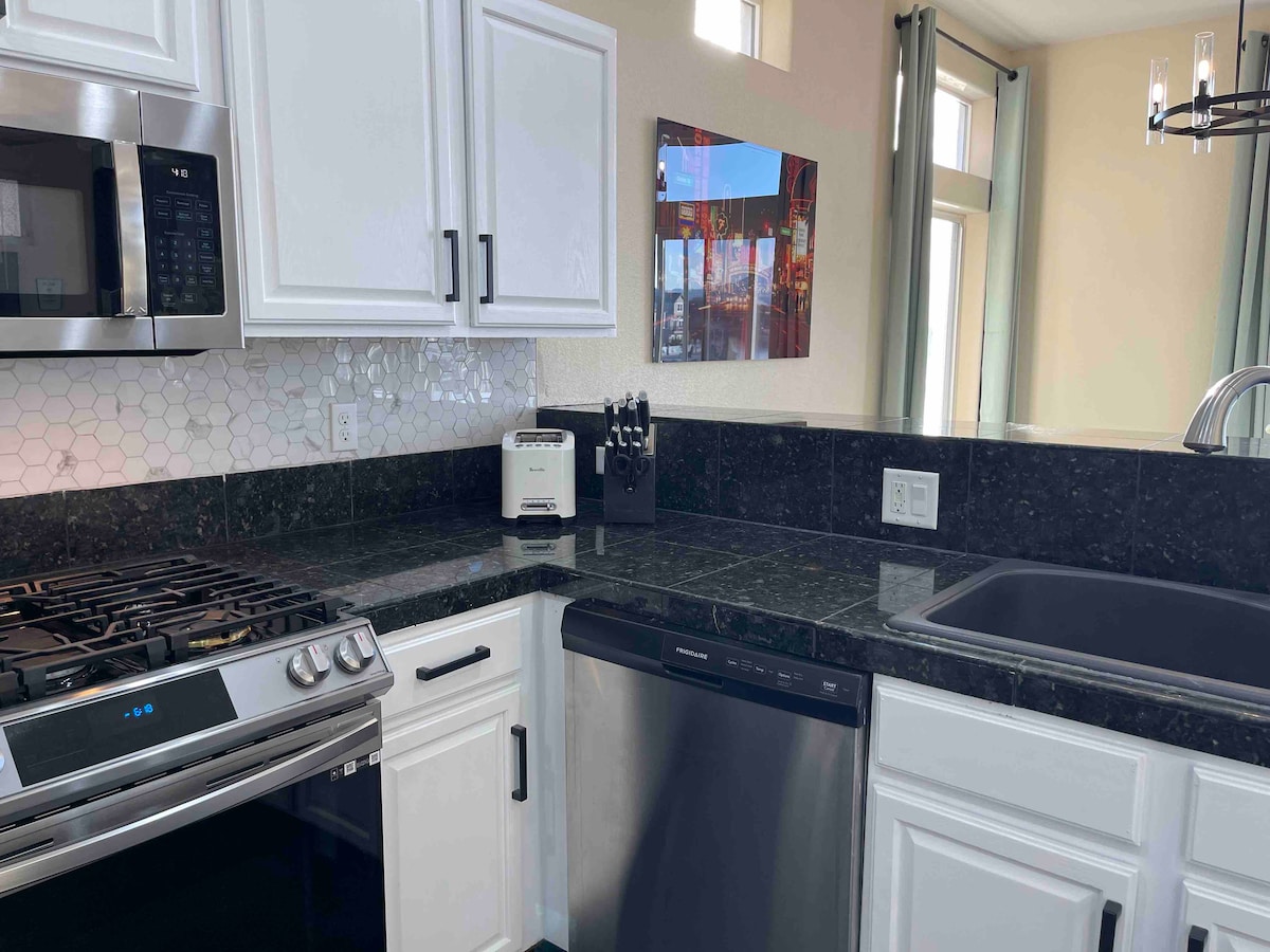 large-lake-home-with-stunning-views-sleeps-17/