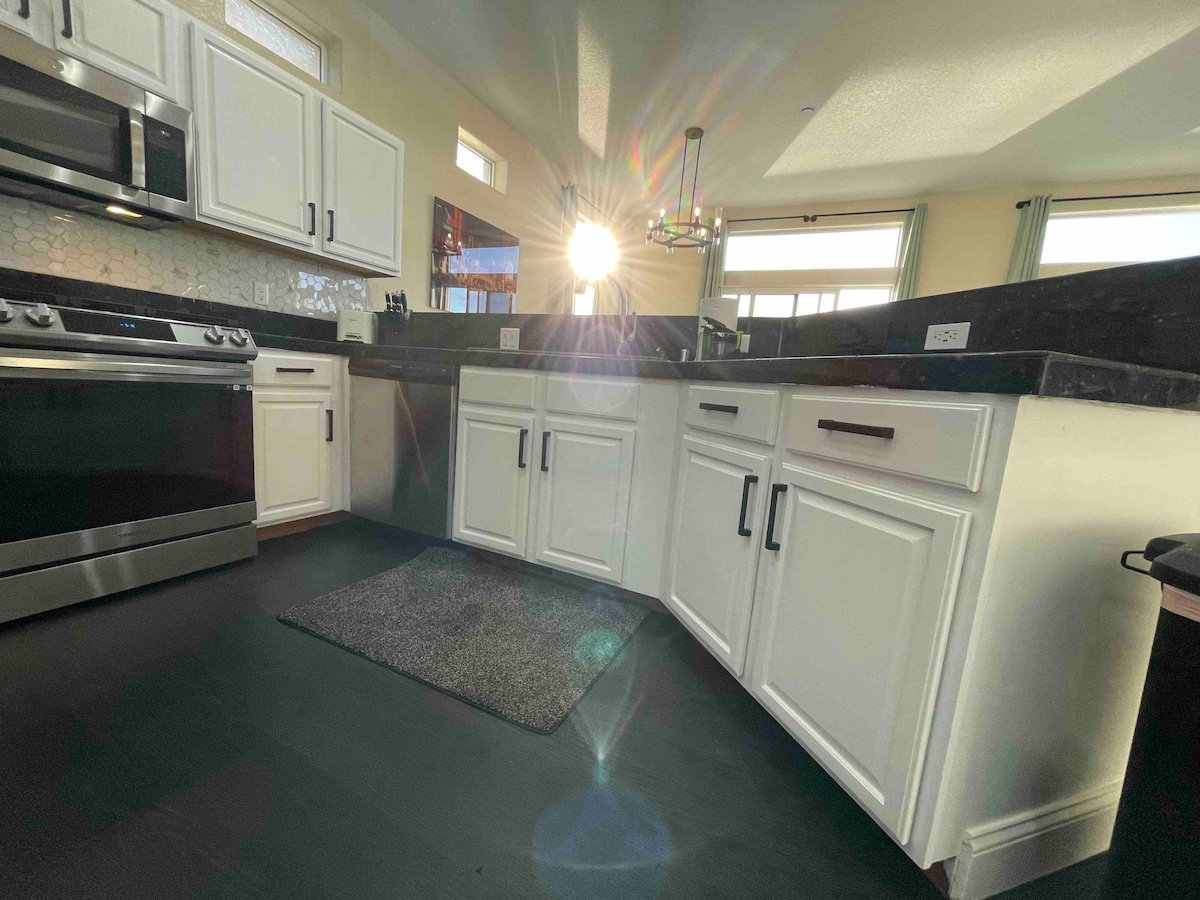 large-lake-home-with-stunning-views-sleeps-17/