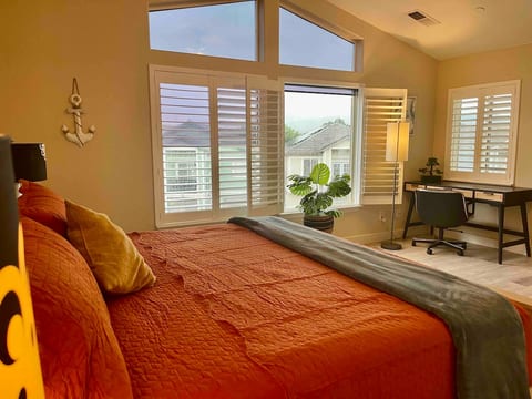️ Spacious Lakefront Getaway – Sleeps 18