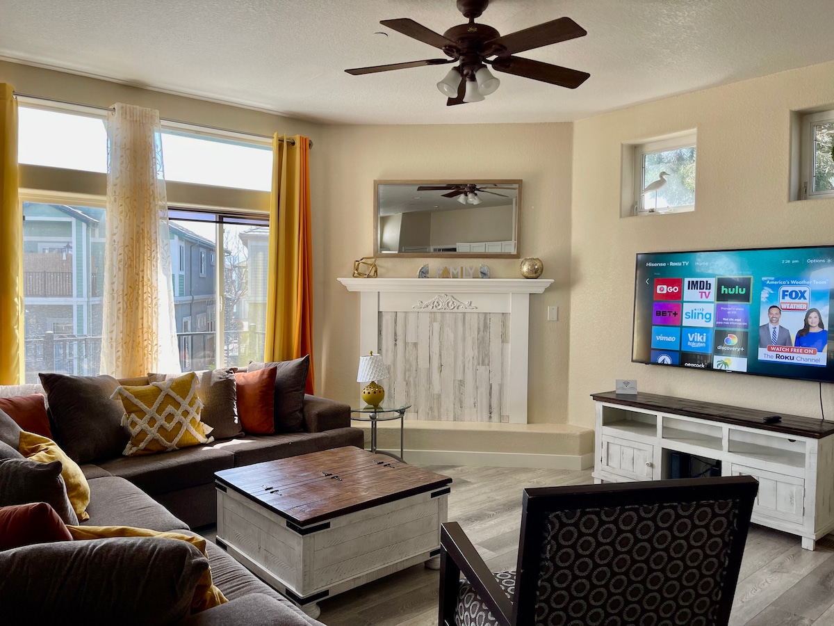 spacious-lakefront-getaway-sleeps-18/