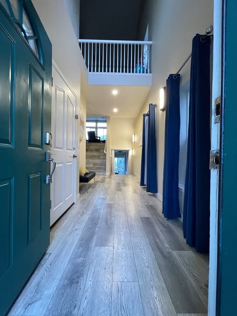 ️ Spacious Lakefront Getaway – Sleeps 18