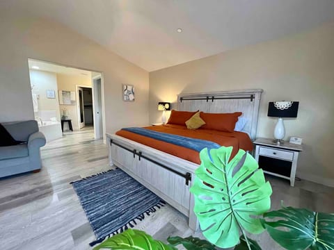*Beautiful Views* 5Bed/3.5 Bath Sparks Lake Home image 1