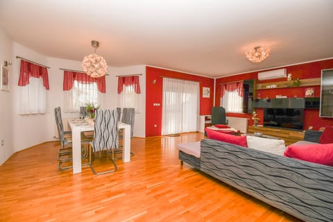Villa Lavanda - Unit 377928-13