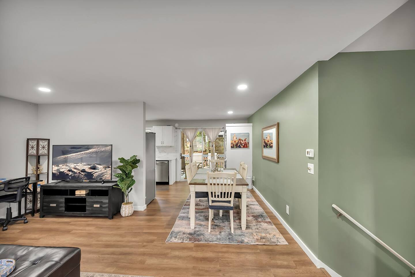 4 Beds, Near UNC, Packnplay, walk to Golf, Kids Essentials