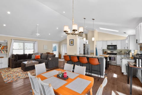 Luxury Fireplace Home, Deck & Views Near Biltmore