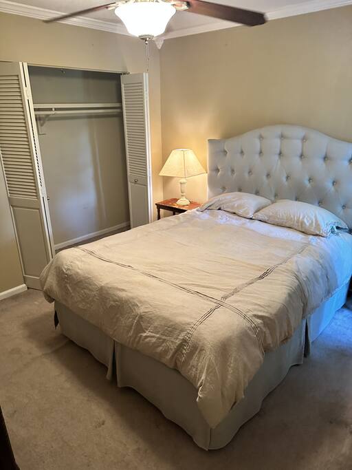 suburbia-tree-view-hideaway-near-blue-ridge-mtns/