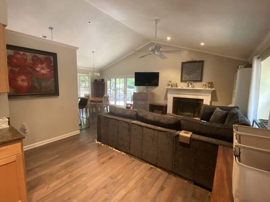 suburbia-tree-view-hideaway-near-blue-ridge-mtns/