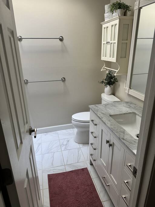 suburbia-tree-view-hideaway-near-blue-ridge-mtns/