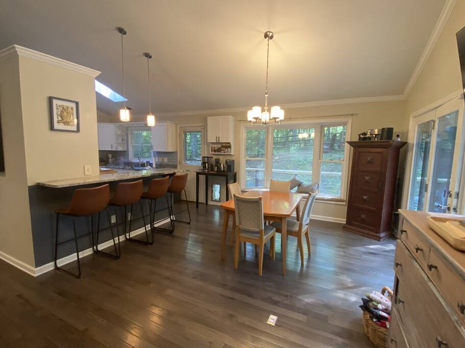 suburbia-tree-view-hideaway-near-blue-ridge-mtns/