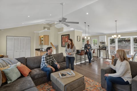 Luxury Fireplace Home, Deck & Views Near Biltmore
