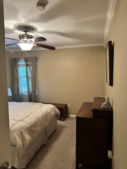 suburbia-tree-view-hideaway-near-blue-ridge-mtns/