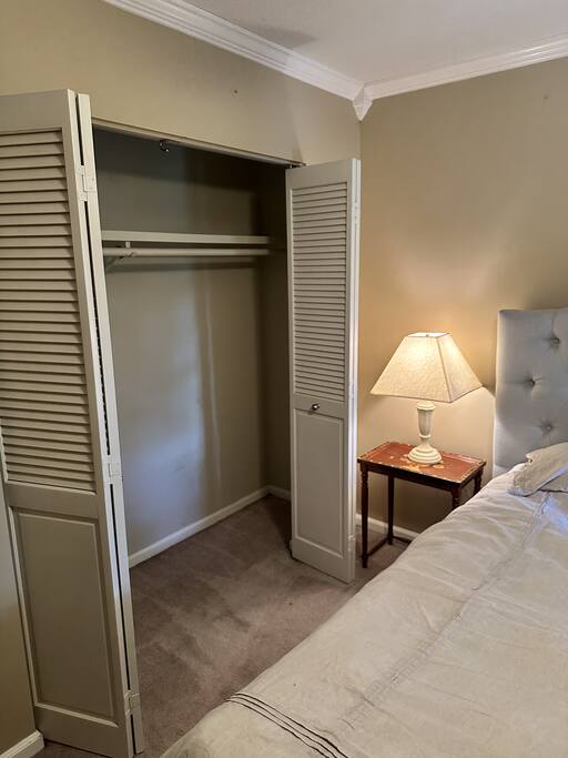 suburbia-tree-view-hideaway-near-blue-ridge-mtns/