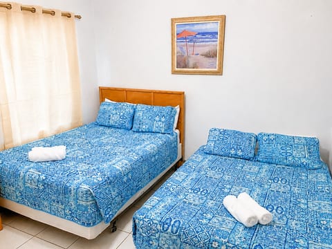Flexible sleeping arrangement for up to 4 guests — 1 queen bed as standard + 1 queen Aerobed in the bedroom or living area on request.