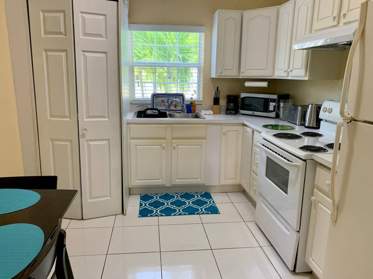 s2-bp-or-steps-to-beach/