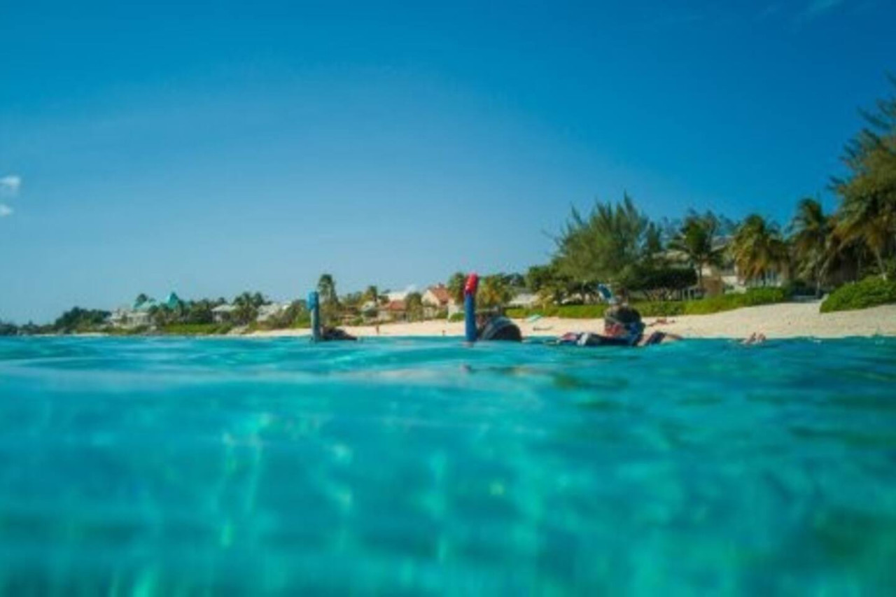 s2-bp-or-steps-to-beach/