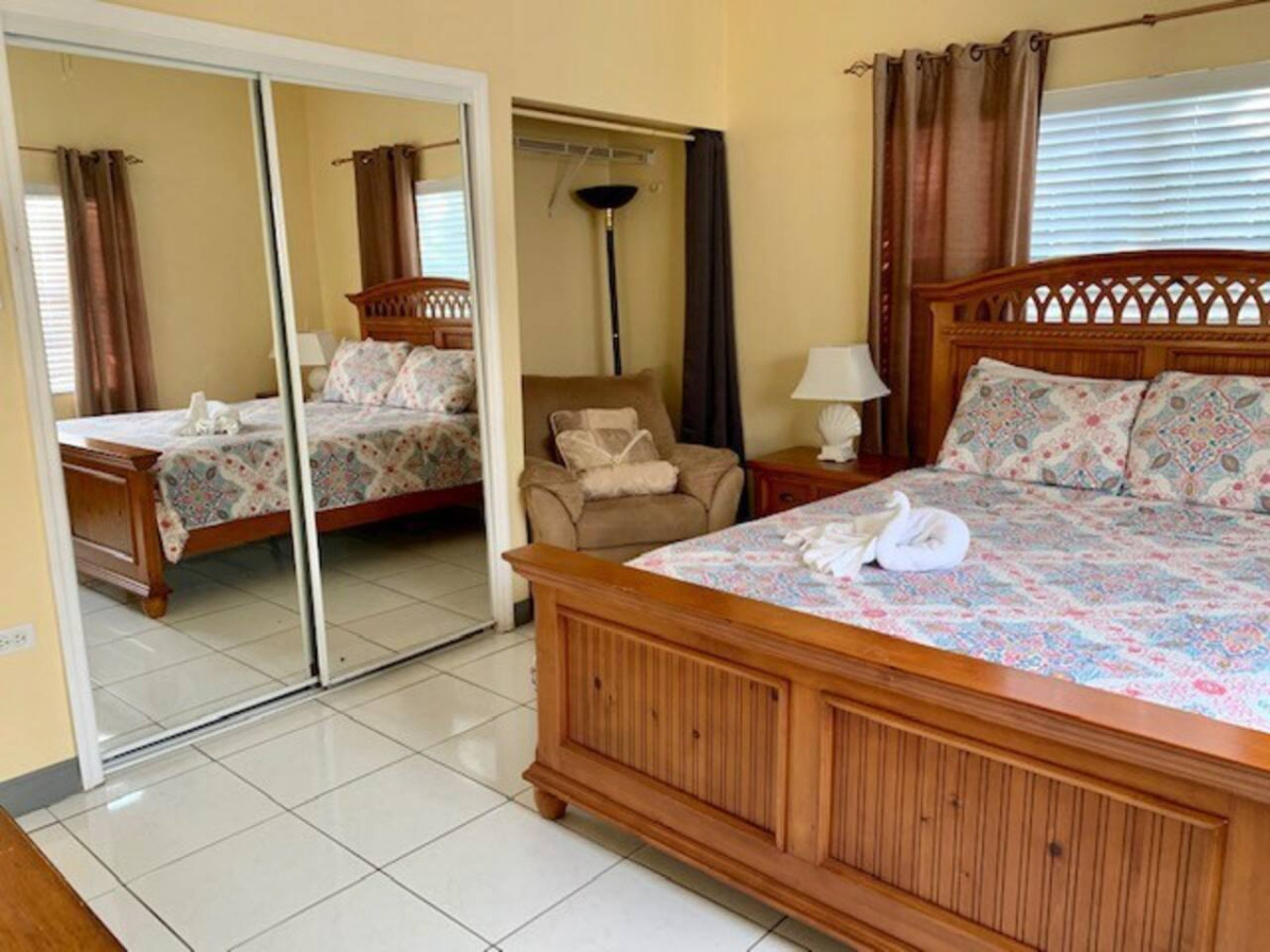 s3-bp-or-steps-to-beach/