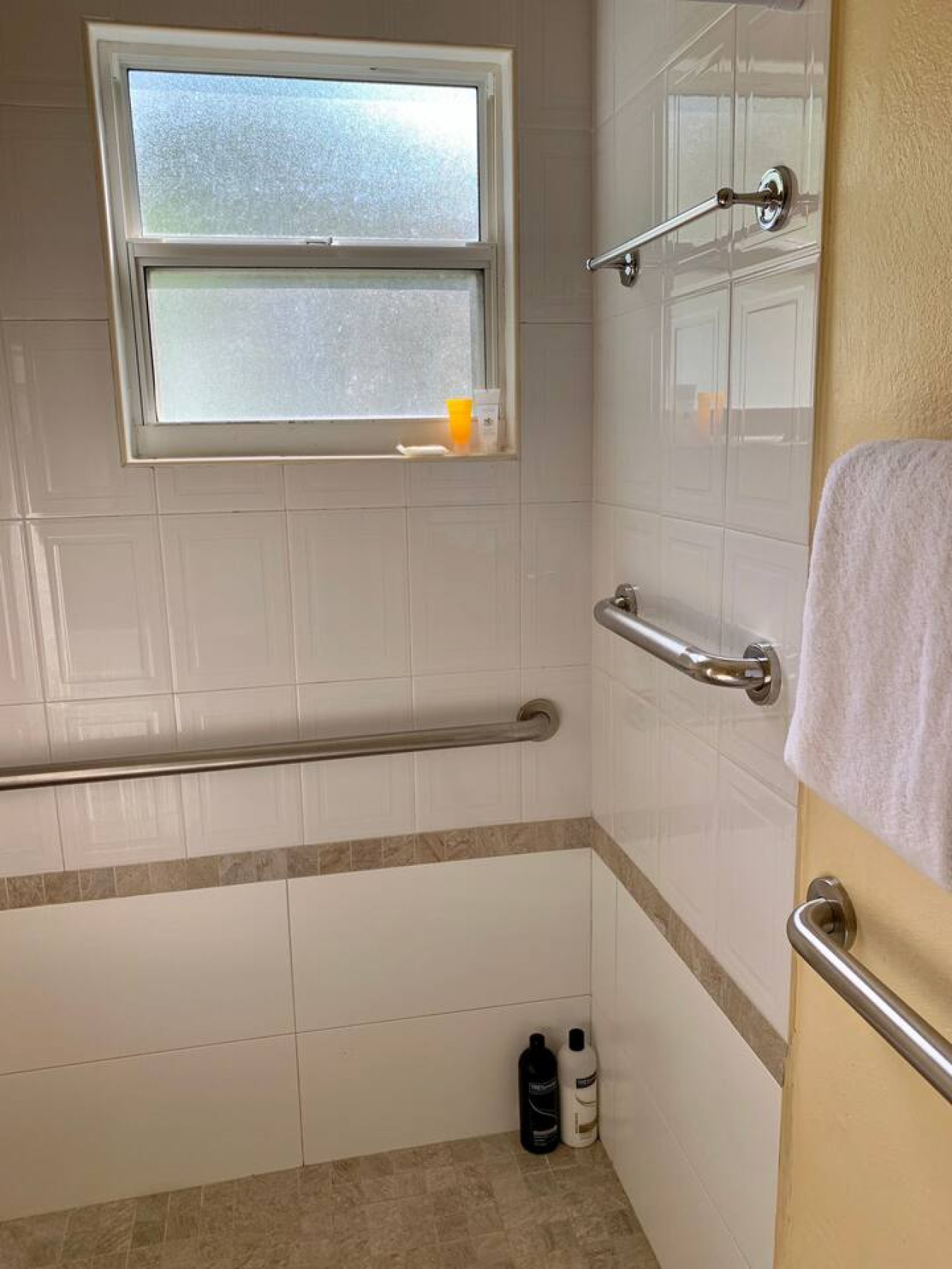 s3-bp-or-steps-to-beach/