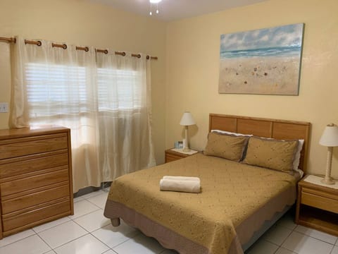 Bedroom - private. Queen bed. Desk & Desk chair.