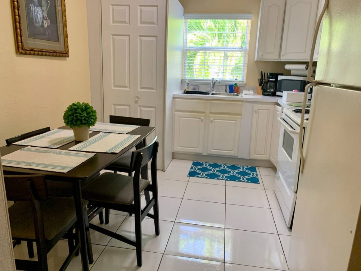 s2b-bp-or-steps-to-beach-or-room-in-shared-suite/