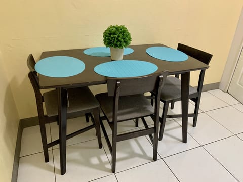 Suite 2 Dining table