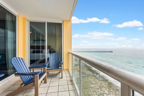 Balcony with Pier views