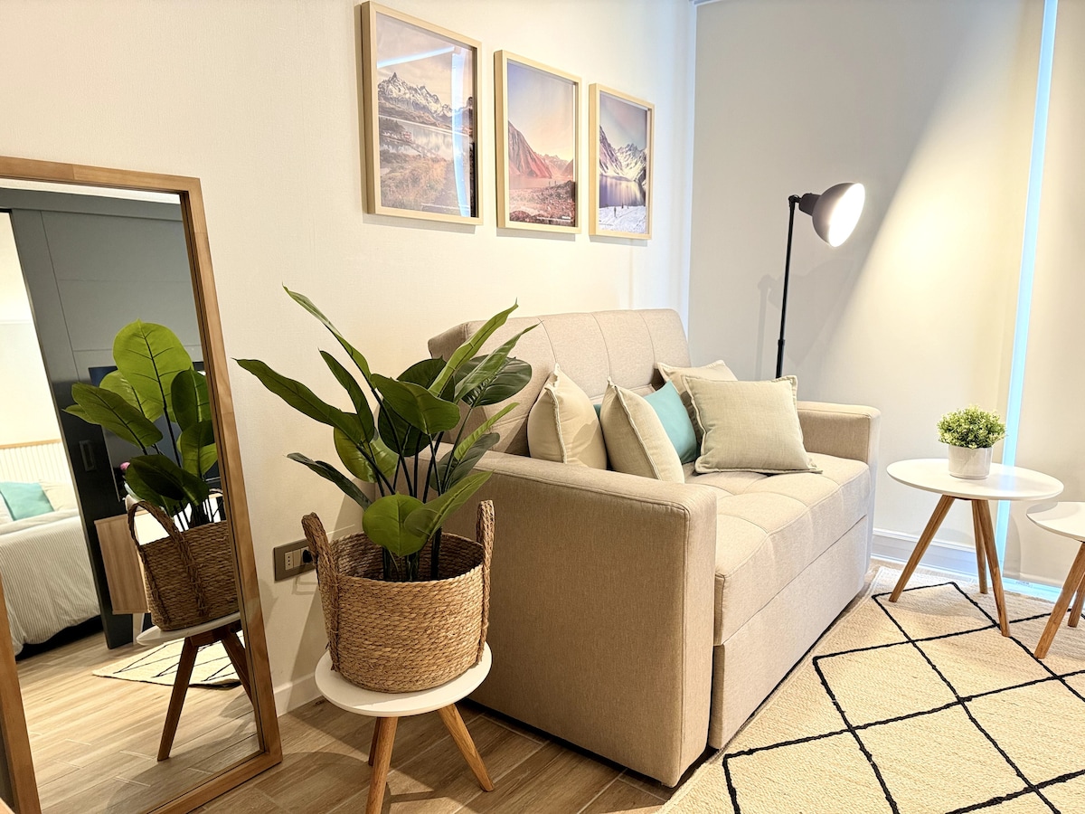 Sofá cama, ideal para 1 niño o adulto. Medida abierto plaza y media.