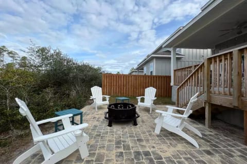 Welcome to CaliFlorida Dreamin', with the *ALL NEW* "Florida Livin" paver patio/firepit.