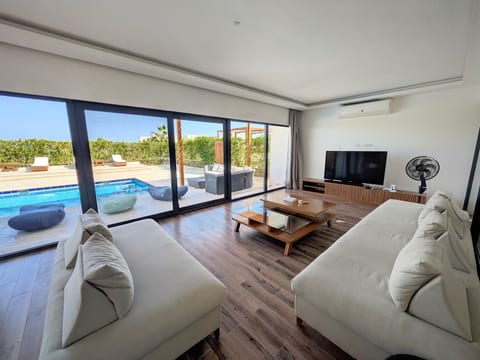 Spacious Private Pool 3BR Somabay Villa w Seaviews image 2