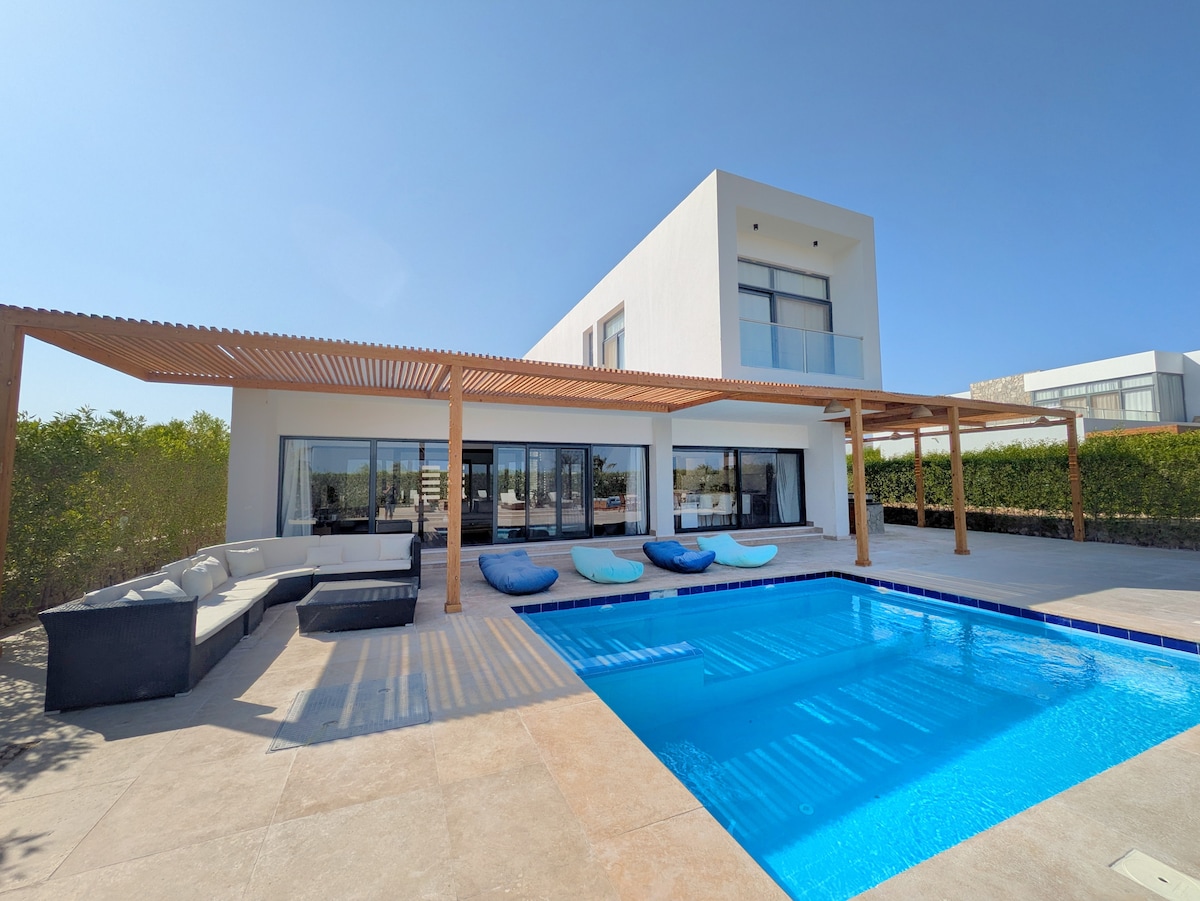 Spacious Private Pool 3BR Somabay Villa w Seaviews image 1