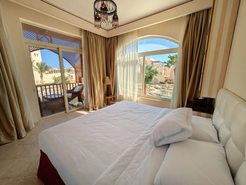 Central Somabay Marina Apt w Terrace & Sea Views image 1