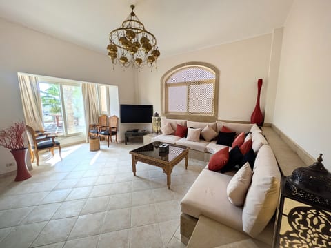 Central Somabay Marina Apt w Terrace & Sea Views image 4