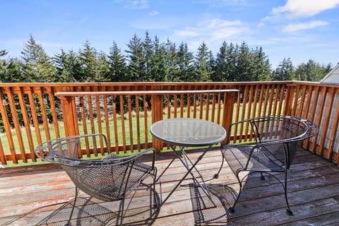 Private Deck (Deck closed in winter due to snow & ice)