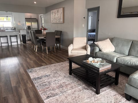A few fresh updates to make your stay feel even more like a getaway! We’ve swapped the recliner for a new accent chair and added a new area rug to bring the living room together. A comfortable place to unwind after a day of exploring Fort Lauderdale!