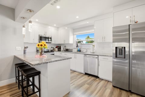 Bright Modern Kitchen Near Fort Lauderdale Beach. Fully updated kitchen with granite countertops, stainless steel appliances, coffee maker, & open-concept layout — perfect for extended stays, family vacations, & weekend getaways in Fort Lauderdale.”