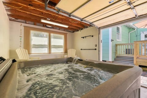 HOT TUB - Walk 2 Beach - FIRE PIT! Tortuga Tides