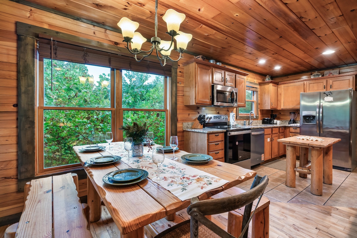 Autumn Escape. 4BR Fireplace, Theater, HotTub image 7