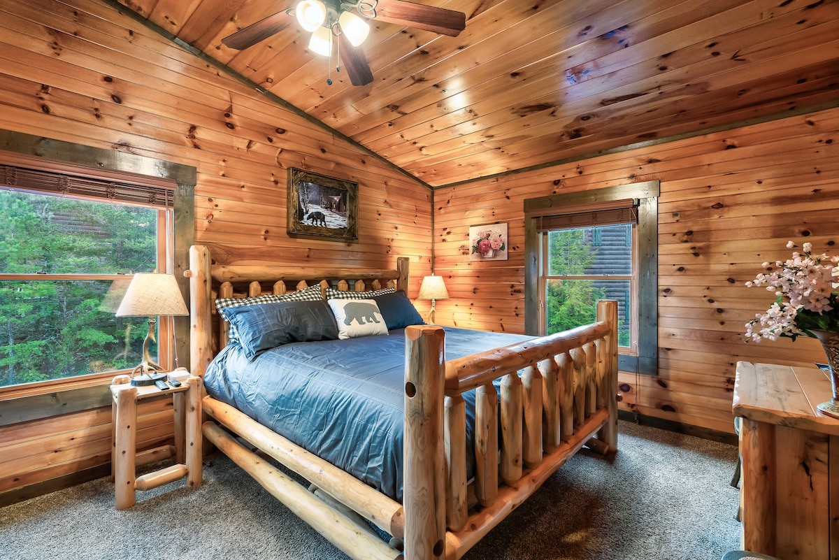 Autumn Escape. 4BR Fireplace, Theater, HotTub image 12