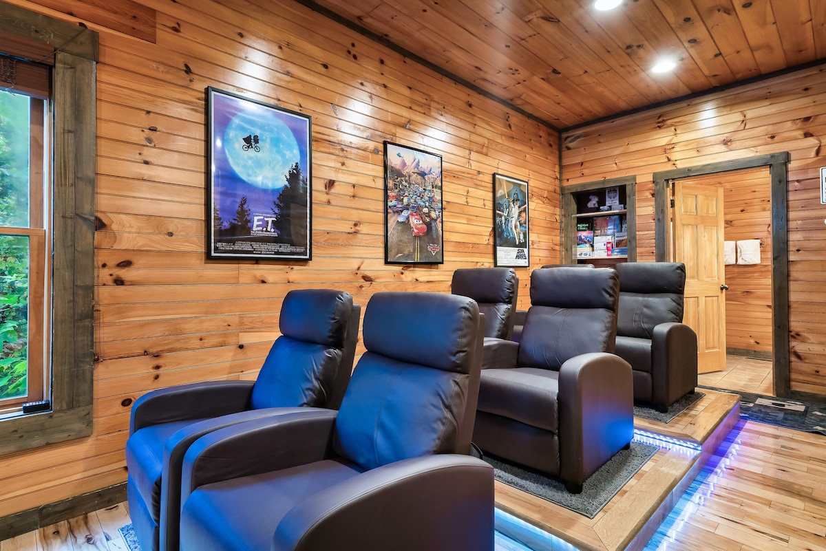Autumn Escape. 4BR Fireplace, Theater, HotTub image 20