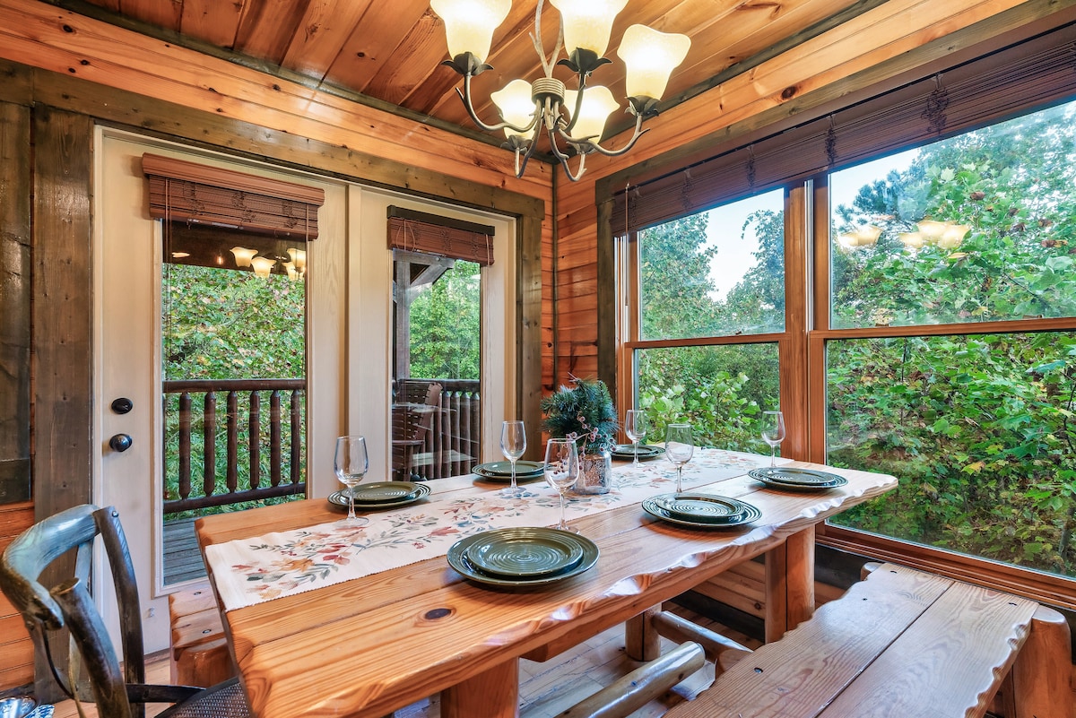 Autumn Escape. 4BR Fireplace, Theater, HotTub image 9